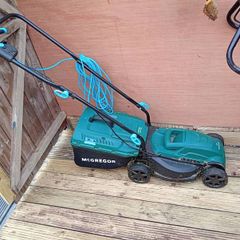 Electric lawnmower