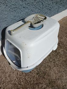 cat litter box and scoop
