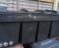 Water tank with lid