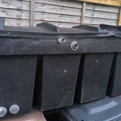 Water tank with lid