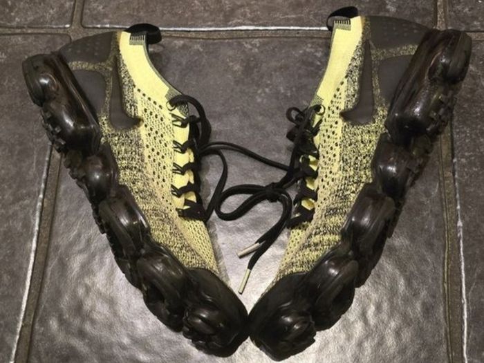 Nike vapormax flyknit 2 volt black  Size uk 9