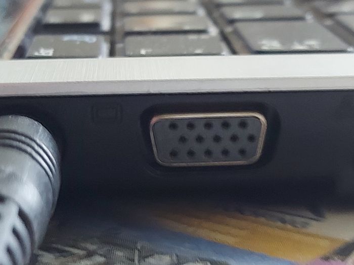 Samsung R530, Red, Intel Pentium Dual Core CPU T4400, 2.2GHz, Windows 7 Ultimate 32 bit, 4GB Ram, 150GB HDD, Opera, Chrome and VLC