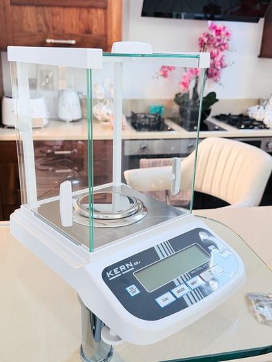 KERN ADJ 200-4 Analytical balance weighing scale