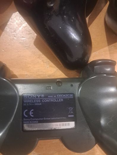 : PS3 Console Bundle (Faulty Disc Drive) + 4 Official Sony Controllers & Cables  Description: Selling a PlayStation 3 bundle for parts, repair, or digital-only use.