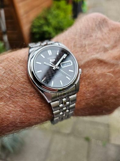 Watch Seiko 5 Automatic.