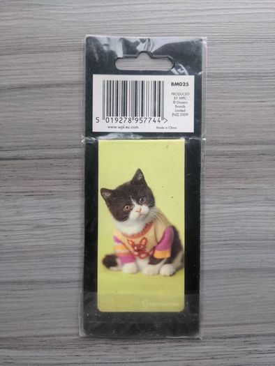 Magnetic cat bookmark