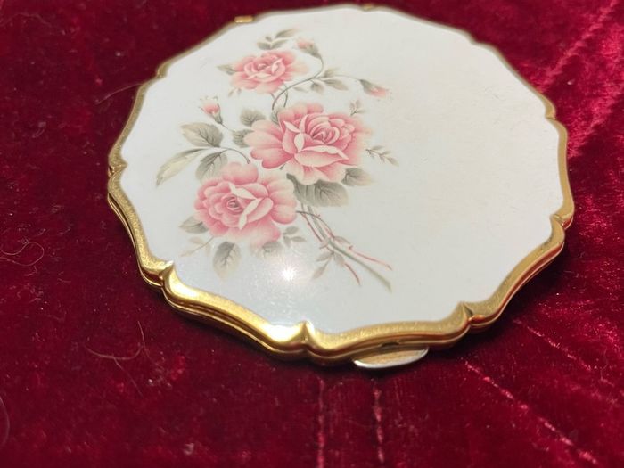 Stratton compact