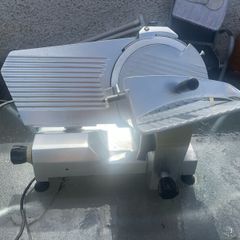 Butcher meat slicer