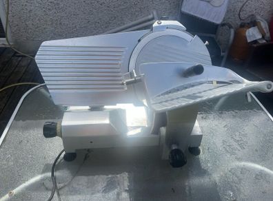 Butcher meat slicer