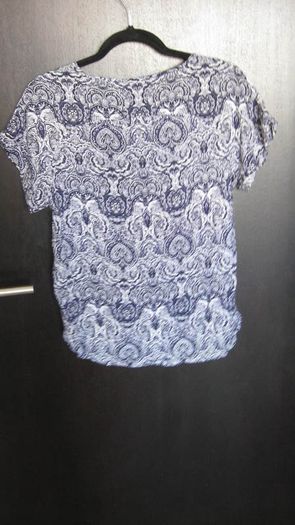 Ladies navy and white paisley style lightweight blouse size 8 /small