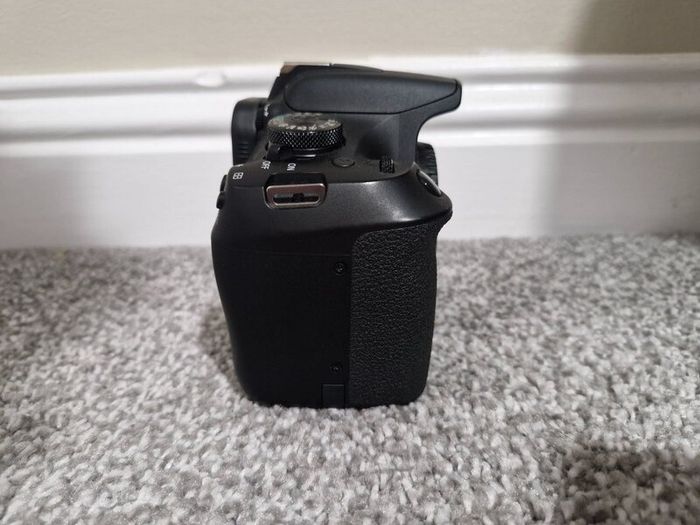 Canon Eos 2000d