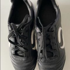 Football boots (UK1)