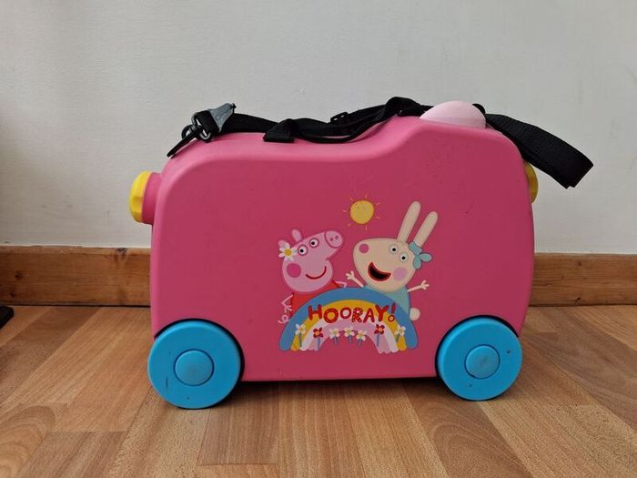 Ride on suitcase