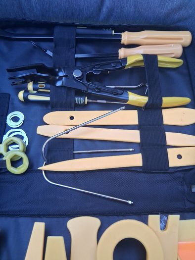 43-piece car trim removal tool kit