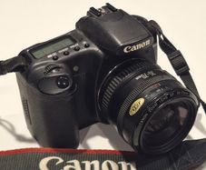 Canon EOS 20D 8.2MP Digital SLR Camera Kit with Canon EF 35-70mm f/3.5-4.5 Zoom Lens 3 Months Warranty