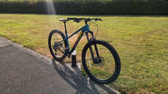 Trek Roscoe 7 Hardtail Mountain Bite Like New