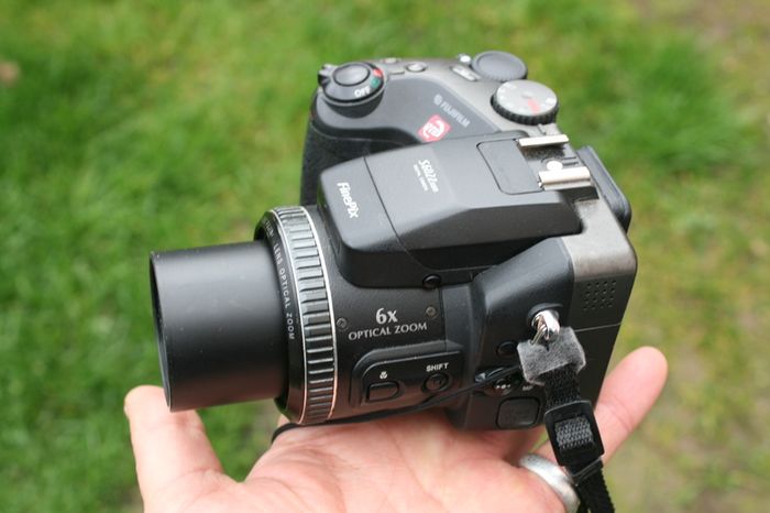 Fujifilm Finepix S602 Zoom 3.1MP Point & Shoot Digital Camera 6x Optical Zoom
