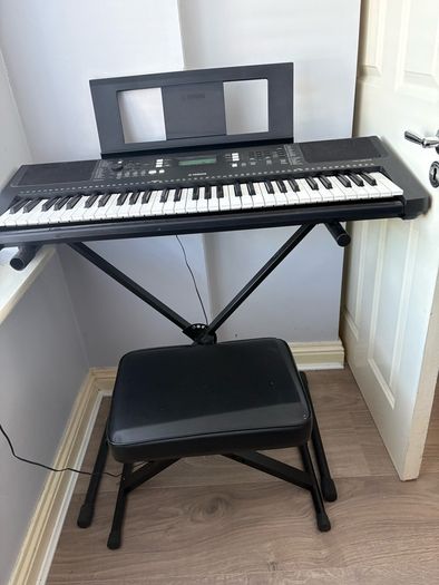 Yamaha Keyboard with Stand and stool