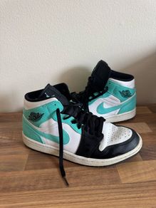 Air Jordan 1 Mid Tropical Twist