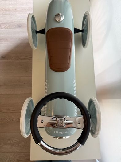 Magni Classic Racer Ride-On Car