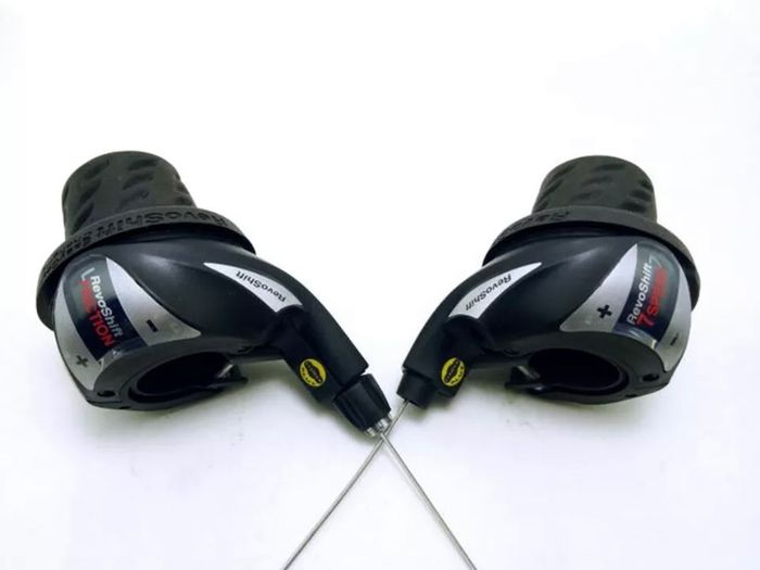 Shimano RevoShift SL-RS36 Twist Grip Shifter -3/7/21 Speed + Grips Black 100% ORIGINAL AND BRAND NEW.