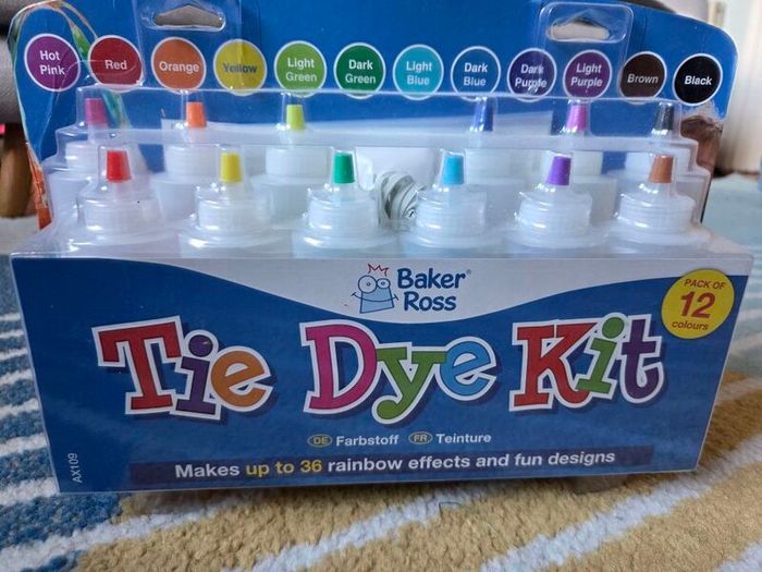 Tie dye kit