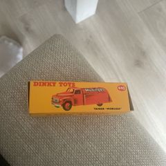 Dinky toys car