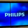 Philips 7000 Series 32" Full HD 1080P TV (32PFL7404H/12) - Functional but damaged. Image 3