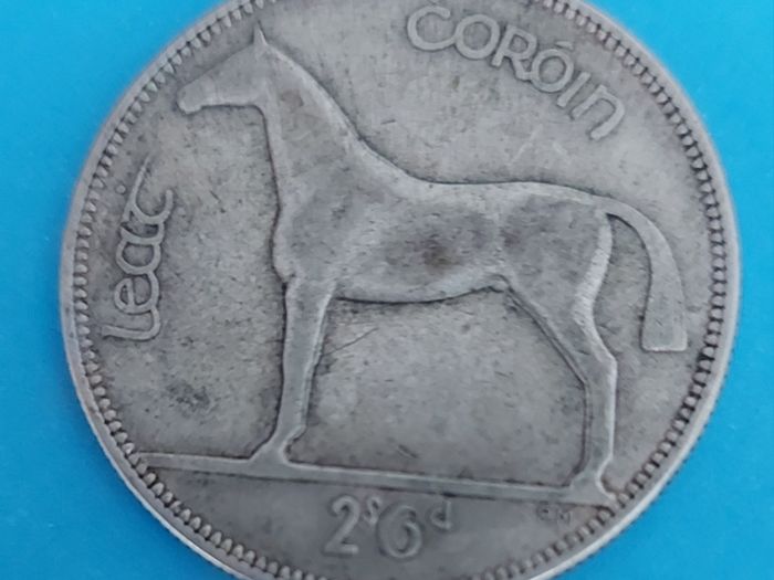 Ireland 1933 Harp Half Crown in  Very Fine condition