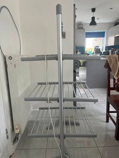 Heated cloth airer