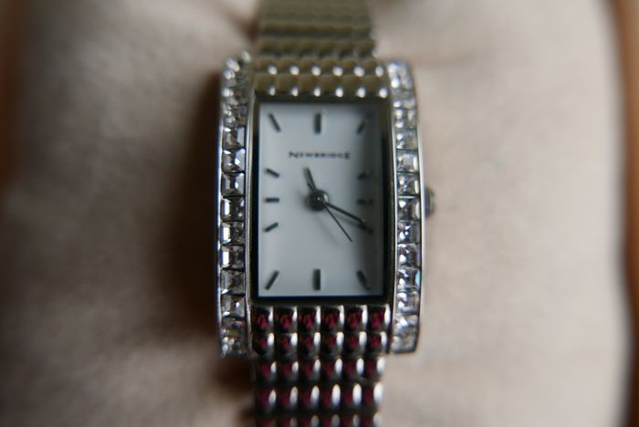 Newbridge Silverware Ladies Bracelet Watch never used in Original Box
