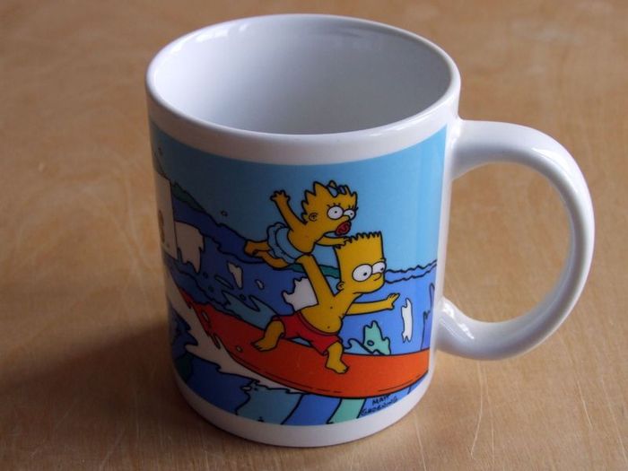 The Simpsons Bart and Maggie surfing mug