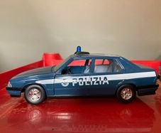 Alfa 75 Polizia Scale 1/24 by Burago