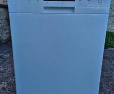LOGIK LDW60W23 Freestanding Full-Size Dishwasher - White