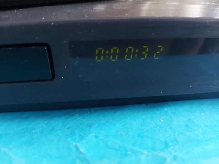 LG 3D-2D Blu-Ray Disc-DVD Player (Model BD660) and Samsung 19 inch TV-Monitor (Model LE19R88BD) with HDMI Lead, Power Cables and TV remote, both in excellent condition