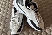 Women's size 6 Reeboks