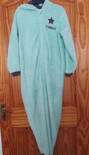 Green onesie 8-10 yrs