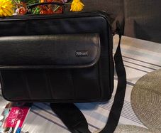 Trust Notebook Mens leather carry bag office bag deluxe.