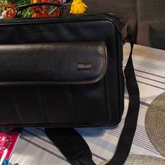Trust Notebook Mens leather carry bag office bag deluxe.
