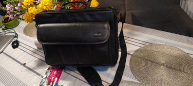 Trust Notebook Mens leather carry bag office bag deluxe.