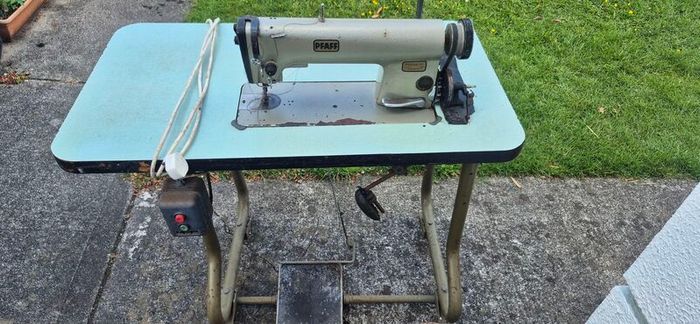 PFAFF Industrial Sewing Machine