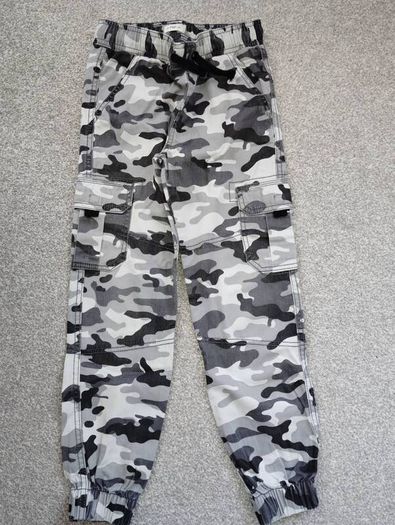 boys trousers.age8/9