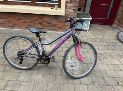 bike (faulty breaks) gear changing cover fallen off but fixable