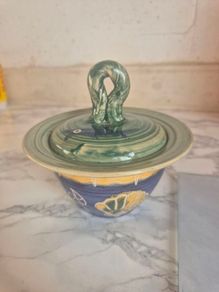 Signed Belinda Brayshaw Irish Studio Pottery Lidded Sugar Bowl / Jam Pot