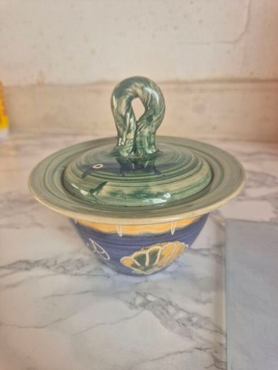 Signed Belinda Brayshaw Irish Studio Pottery Lidded Sugar Bowl / Jam Pot