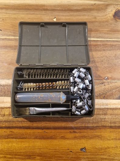 Weapon cleaning kit