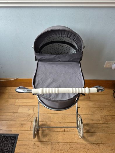 Vintage Dolls pram