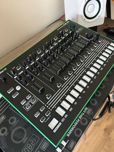 Roland TR8