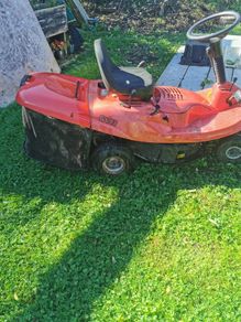 Ride on lawnmower
