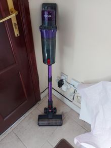 Smoture Cordless Vacuum Cleaner, model VAC02, in excellent condition, great suction, plus charger and accessories